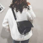 Picture In Cheek Retro Broadband One-shoulder Messenger Bag – image 4
