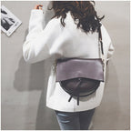 Picture In Cheek Retro Broadband One-shoulder Messenger Bag – image 3